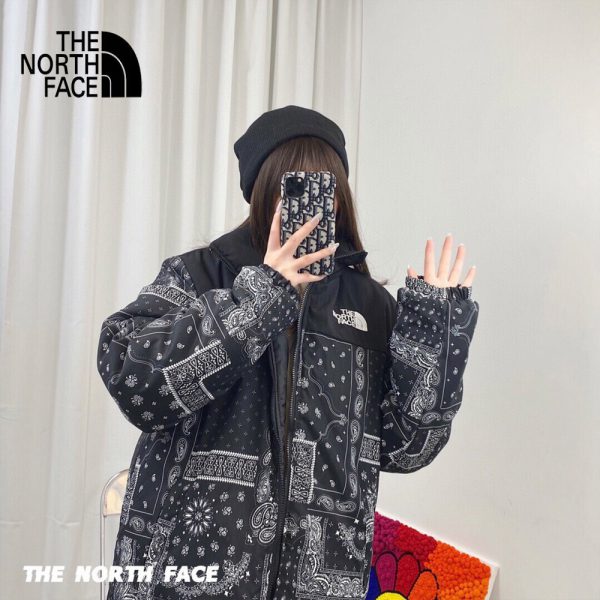 THE-NORTH-FACE-ザノースフェイス-ダウンジャケット-ストリート-コントラストカラー-男女兼用-ブラック-ブルー-1-1