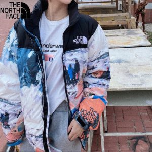 THE-NORTH-FACE×INVINCIBLE-PRINTDE-NUPTSE-JACKET-ザノースフェイス-ダウンジャケット-ストリート-スポーツ-男女兼用-ホワイト-NF0A4NDOS58-5