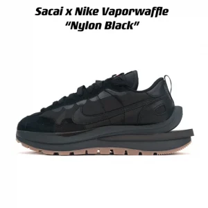 NIKE × sacai Vapor Waffle Black Gum (2)